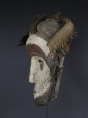 Африканская маска народности Fang. Страна происхождения - Габон. 