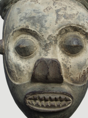 Ритуальная маска народности Yaka (Bayaka). Страна происхождения - Демократическая республика Конго. 