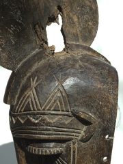 Великолепная объемная африканская маска с тонкой резьбой по дереву народности Bobo