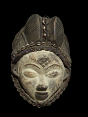 Эффектная и выразительная африканская маска народности Punu