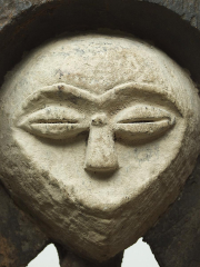 Ритуальная маска народности Kwele для ритуала Bwiti 
