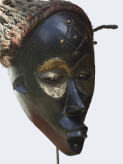 Красивая ритуальная африканская маска Chokwe