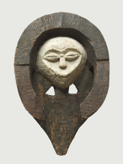 Ритуальная маска народности Kwele для ритуала Bwiti 