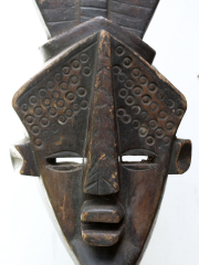 Африканская лицевая маска из дерева народности Lwalwa