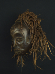 Эффектная африканская маска Chokwe