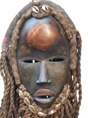 Африканская маска из дерева народности Dan с дредами