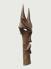 Настенная маска "Страж" из твердой породы дерева для защиты