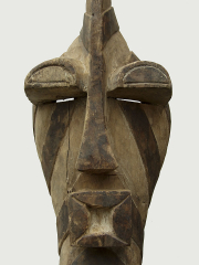 Африканская маска тайного общества Kifwebe, которое в Конго выполняло функции полиции