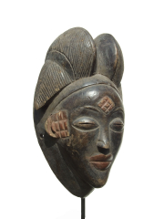 Эффектная и выразительная африканская маска из Габона Punu с черным лицом