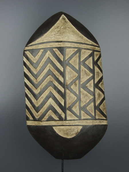Ритуальный щит для защиты от недоброжелателей народности Tikar