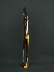 Статуэтка из твердой породы дерева, изображающая фигуру силуэт африканской девушки