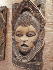 Две африканские настенные маски из дерева Oba (Нигерия) короля и королевы