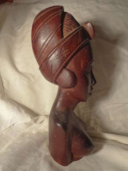 Малийская статуэтка из красного дерева "Арина Родионовна". Изготовлена 50 лет назад