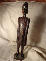 Статуэтка африканца из Мали, сделана из палисандра